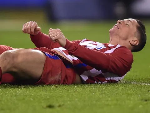 Bản tin BongDa ngày 3-3 | Torres suýt mất mạng, Atletico suýt mất điểm