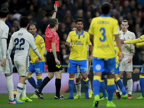 "Báo hại" đồng đội, Gareth Bale phản ứng ra sao?
