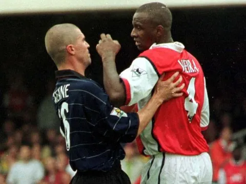 Bạo lực và thẻ phạt ở cuộc đối đầu Arsenal và Manchester United