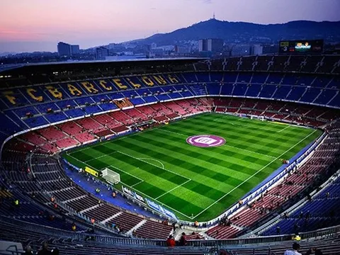 Barca bị tố 'phá nát' giấc mơ của thủ thành trẻ