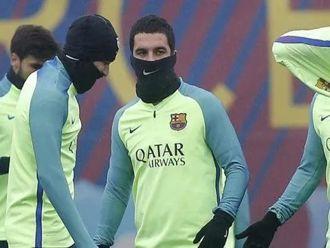 Barca tính bán một loạt sao để giữ chân Messi và Iniesta