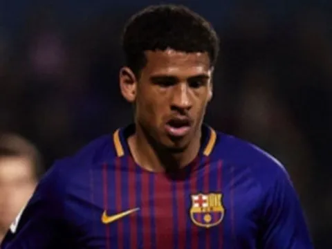 Barca ra mắt cầu thủ người Anh đầu tiên sau 29 năm