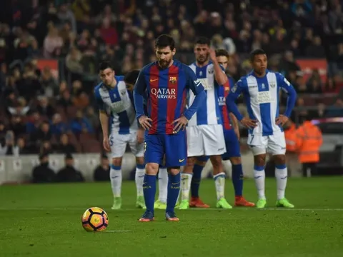 Barcelona của Enrique vô đối về… nhận penalty