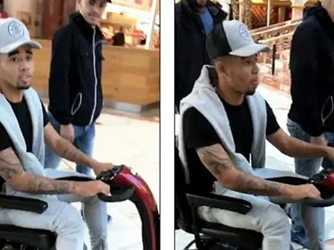 Bắt gặp Gabriel Jesus lái xe lăn chạy vòng quanh trung tâm thương mại