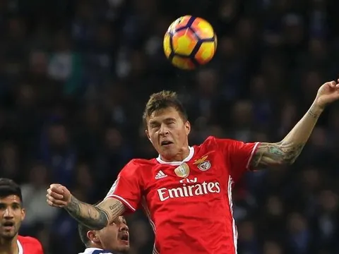 BẤT NGỜ: Sao Man Utd đòi đá cặp cùng Lindelof