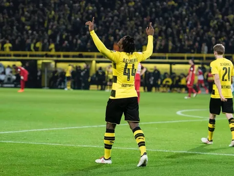 Batshuayi lập cú đúp, Dortmund 'nghẹt thở' giành thắng lợi phút bù giờ
