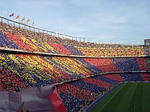 Bầu không khí náo nhiệt ở Camp Nou