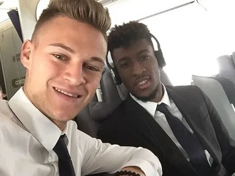 Chùm ảnh: Dàn "nam thần" Bayern đáp máy bay sang Anh chinh phục Arsenal