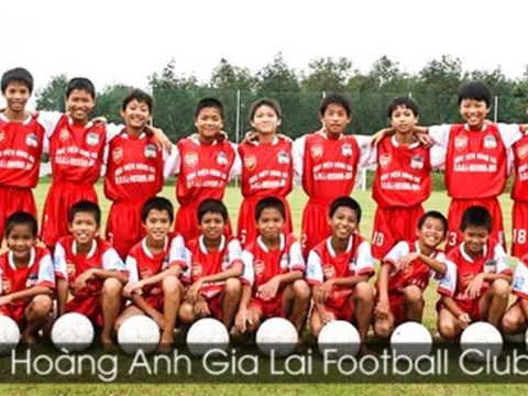 Bệ phóng cho bóng đá nước nhà