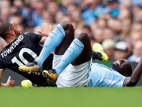 Benjamin Mendy chạy đua trước derby Manchester