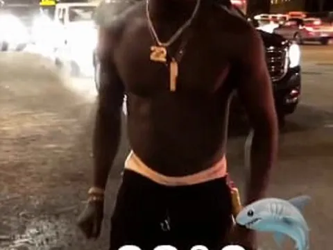 Benjamin Mendy khoe cơ bắp cuồn cuộn dưới cái lạnh -20 độ C