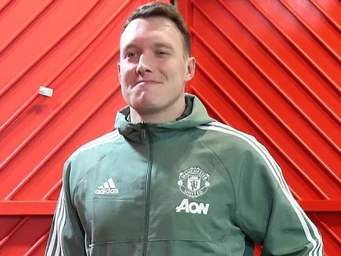 Bị bỏ xa 12 điểm, sao Man Utd vẫn nói cứng