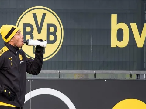 Bị Dortmund cô lập, Aubameyang vẫn tỉnh bơ