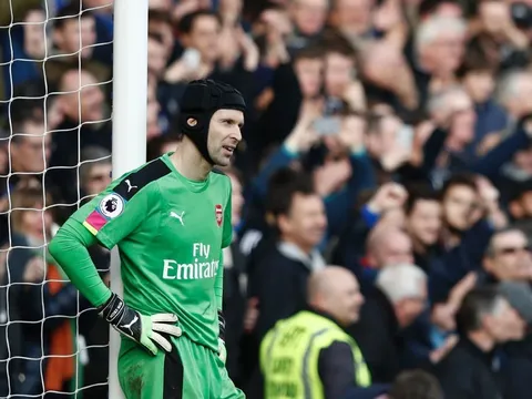 "Biếu" Chelsea bàn thứ 3, Cech nói gì?