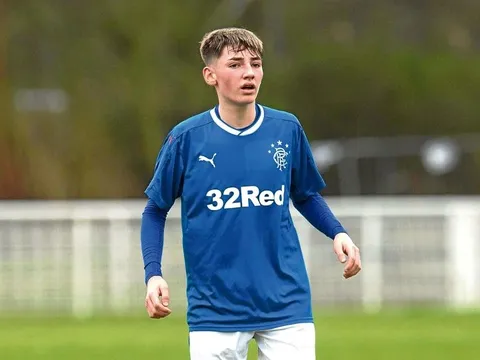 Billy Gilmour - Thần đồng 15 tuổi sắp cập bến Chelsea