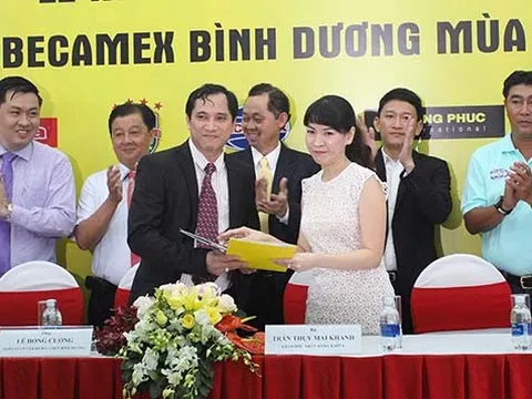 Kỷ lục gia V-League bảnh bao trong ngày tái ký áo đấu