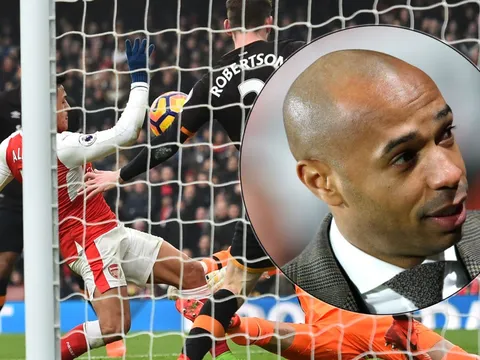 Bình vụ 'bàn tay bẩn', Thierry Henry bị ném đá trên mạng