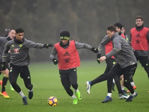Bộ đôi 'người thừa' Willian - Fabregas tỏa sáng trên sân tập của Chelsea