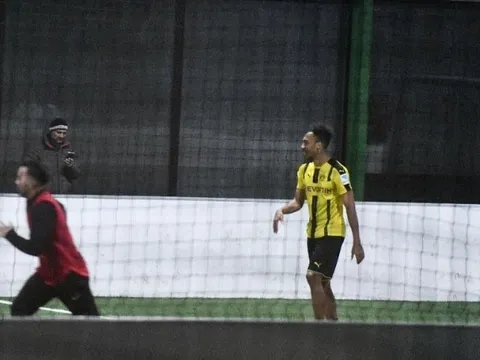 Bỏ mặc đồng đội: Aubameyang đi đá phủi, thách thức Dortmund