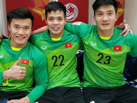 Thầy Park khuyên nhủ, bố mẹ Tiến Dũng huỷ đi Trung Quốc