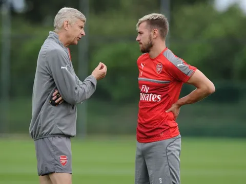 Bộ phim xúc động về Ramsey vs Wenger