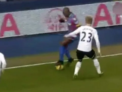 "Bolasie-flick" - Kỹ năng cực khó trong làng bóng đá