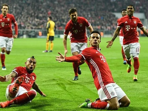 Bùng nổ trong 10 phút, Bayern tiễn Pháo thủ ra về với trận thua sấp mặt