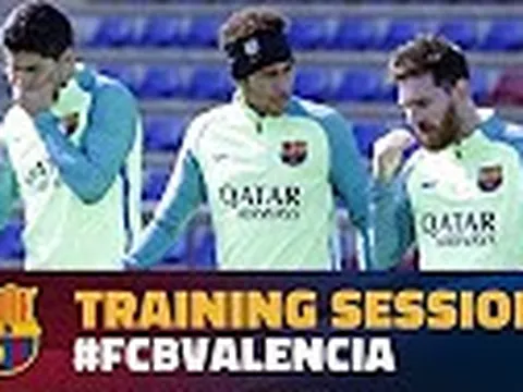 Buổi tập chuẩn bị cho trận đấu với Valencia của Barcelona