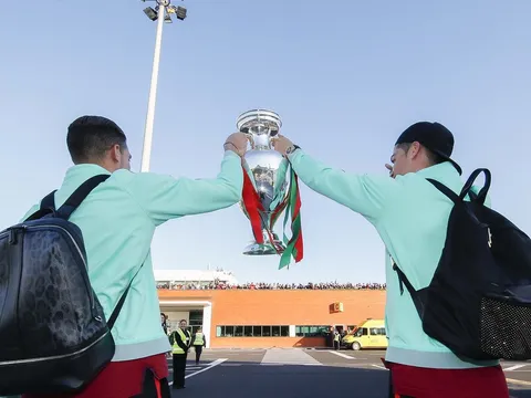 Ronaldo về quê hương "vinh quy bái tổ"