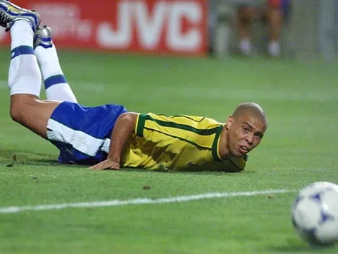 Cafu tiết lộ lý do Ronaldo mờ nhạt ở chung kết World Cup 98