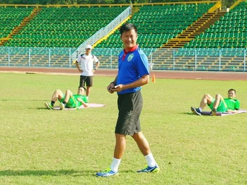 Căng cho HLV Hồng Vinh