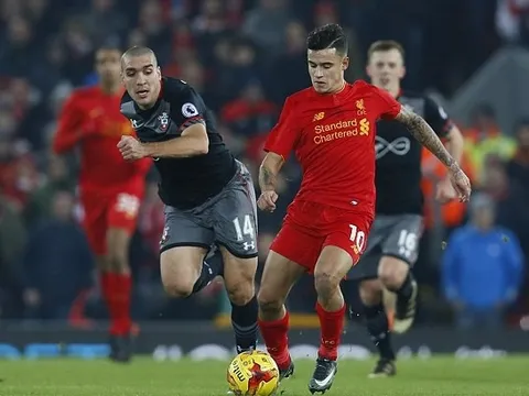 Carragher sợ Coutinho "nối gót" Suarez rời Liverpool