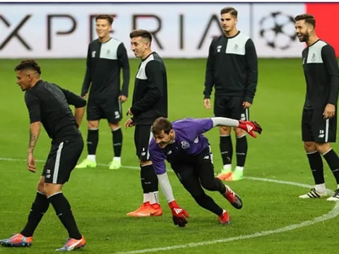 Casillas bị đồng đội 'quần' tơi tả trước giờ chiến với Juventus