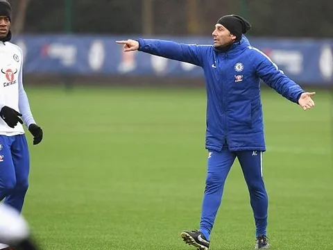 Cầu thủ Chelsea liên tục bắn phá, chờ hạ gục Arsenal