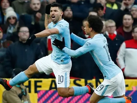 Cầu thủ Man City quậy tung phòng thay đồ