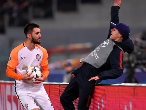 Cầu thủ Shakhtar gây phẫn nộ khi đẩy người nhặt bóng ngã lộn nhào