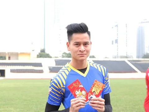 Cầu thủ V-League nô nức hội quân, nhận lì xì ngày “xông đất”