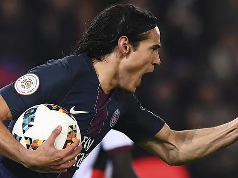 Cavani là tiền đạo hay hơn Suarez?
