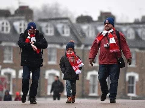 CĐV Arsenal co ro lê bước tới Emirates cổ vũ đội bóng