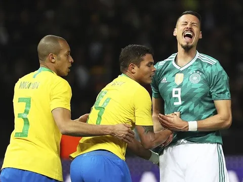 CĐV Đức "khóc thét" với pha bỏ lỡ không tưởng của Sandro Wagner