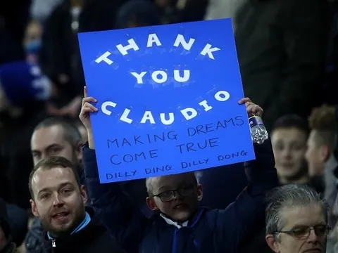 CĐV Leicester City tri ân Ranieri
