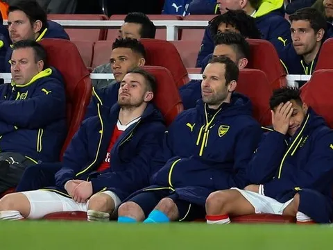 Cech: 'Sanchez không hề cười trên thất bại của Arsenal'