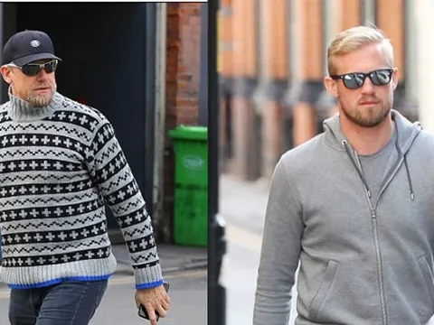 Cha con nhà Schmeichel thân thiết dạo phố sau chiến thắng lịch sử