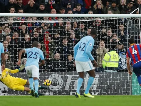 Chấm điểm Man City: May mà có Ederson