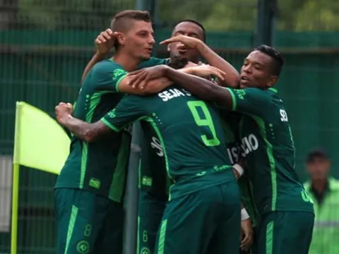 Chapecoense thắng trận đầu tiên sau thảm họa máy bay