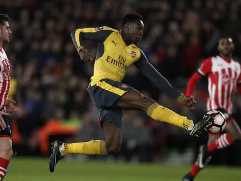 Chê sân xấu, Welbeck từ chối đá cho Arsenal
