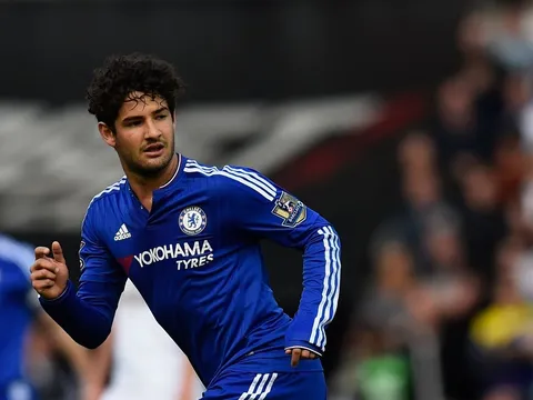 Chelsea 'đứng ngồi không yên' vì phát biểu của Pato