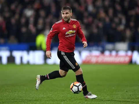 Chelsea "tăm tia" giải thoát Luke Shaw khỏi Old Trafford