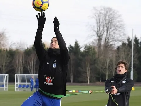 Chelsea tập bài lạ, quyết hạ Man Utd
