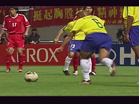 Chỉ Roberto Carlos làm được điều này